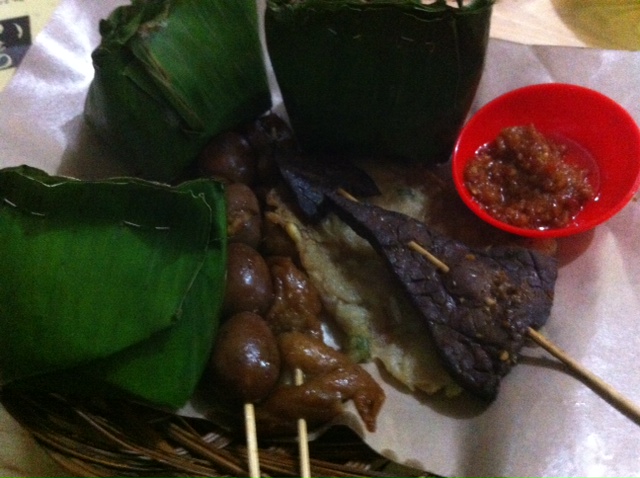 Nasi Kucing, Paru, dan Telor Puyuh