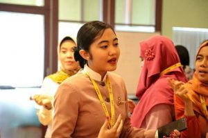 Miss Wiwi menjelaskan kepada para Blogger
