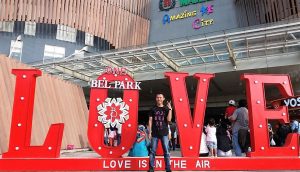 Di depan One Belpark