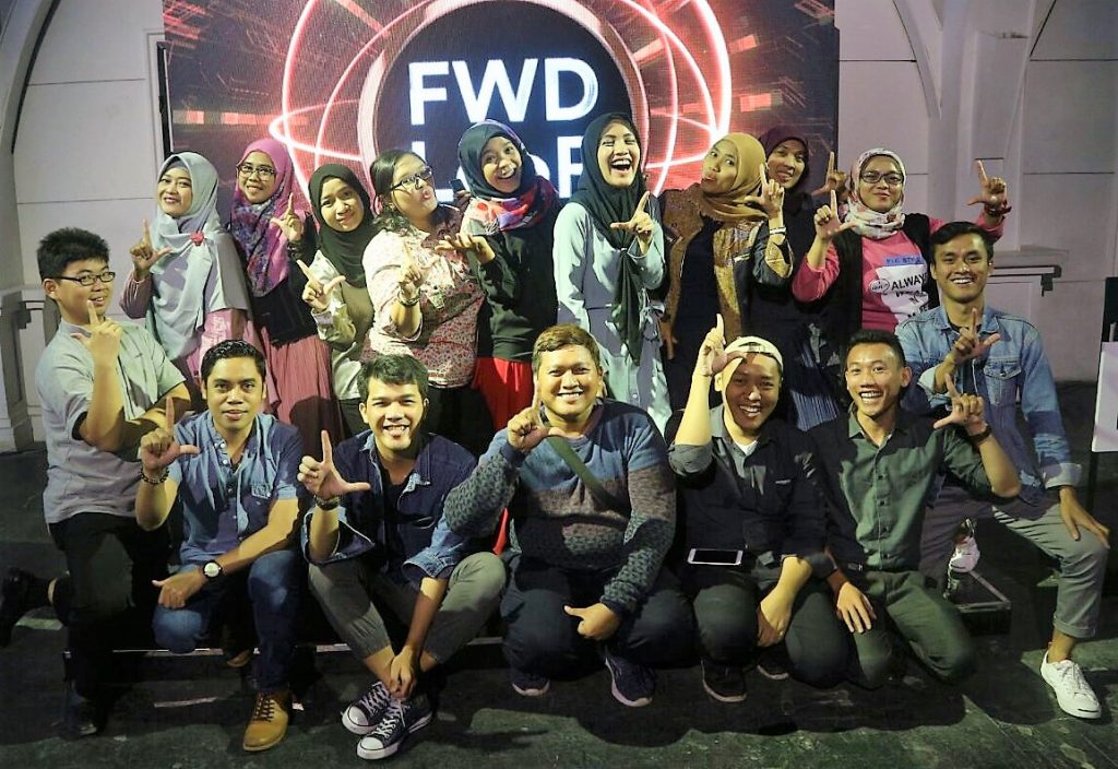 Saya bersama teman-teman Blogger menghadiri peluncuran FWD LooP