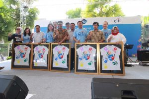 Citi Indonesia menyerahkan donasi kepada lima NGO