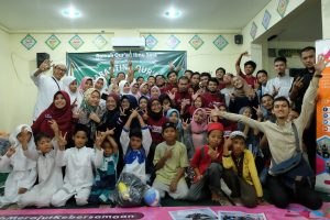 Foto bersama Blogger Jakarta dengan anak-anak