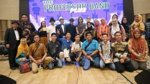 Saya dan Beberapa teman blogger saat menonton konser The Professor Band
