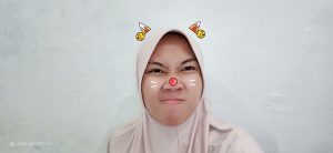 Istri saya mencoba kamera stiker Oppo F9