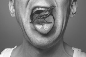 Bibir menjadi hitam