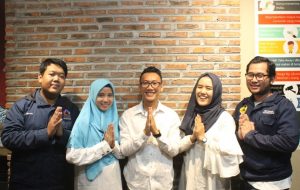 Saya bersama teman-teman kerja
